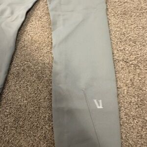 Vuori Evolve high-waisted leggings in a smoke gray. Never worn. New
